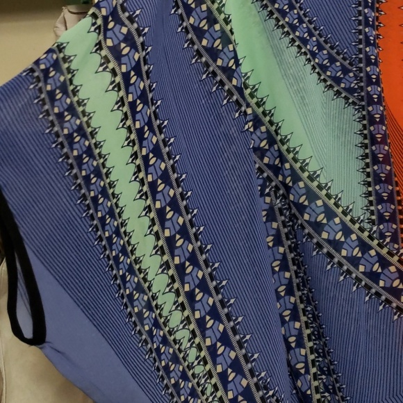 Women's blouse - Picture 2 of 3